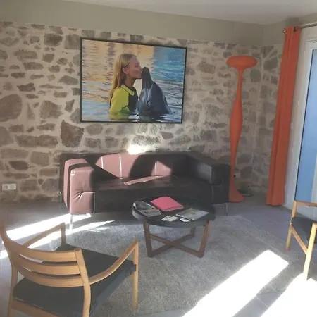 Une Charmante Maison A 5 Minutes A Pieds Des Plages *